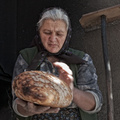 Házi kenyérsütés Gyimesfelsőlokon